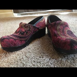 Super cute Tapestry/paisley style clogs